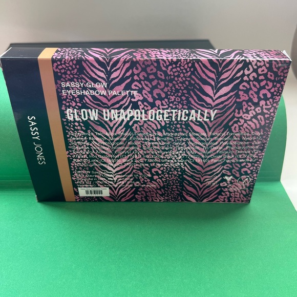 SASSY JONES EYESHA GLOW PALETTE - Picture 3 of 10